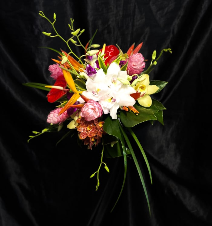 TROPICAL UNSTRUCTURED BRIDAL BOUQUET