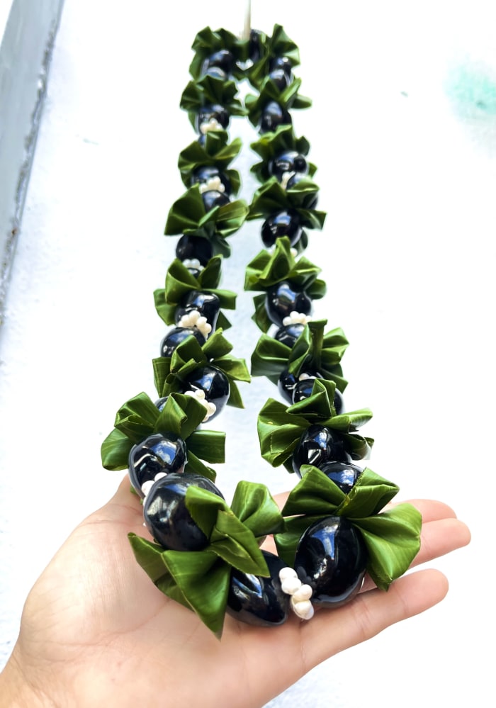 KUKUI NUT, TI LEAF OR MOCK ORANGE LEAVES & SHELL LEI