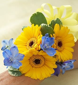 Country Wedding Corsage - Mini Gerbera