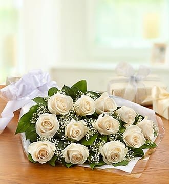 One Dozen Rose Presentation Bouquet - White