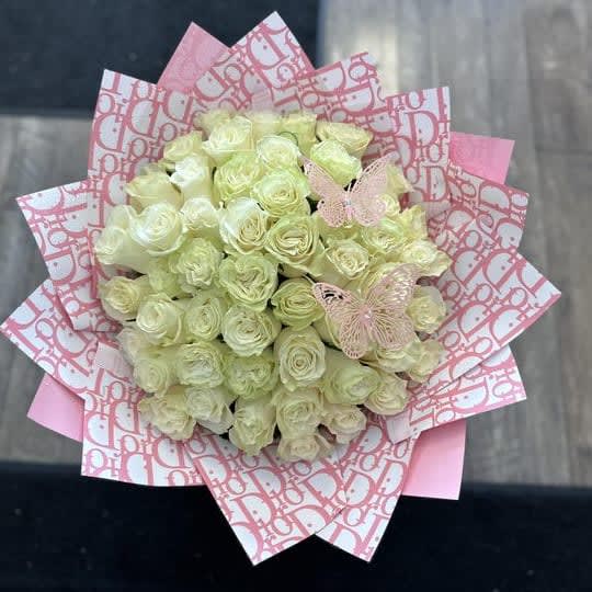 50 white roses with Dior paper