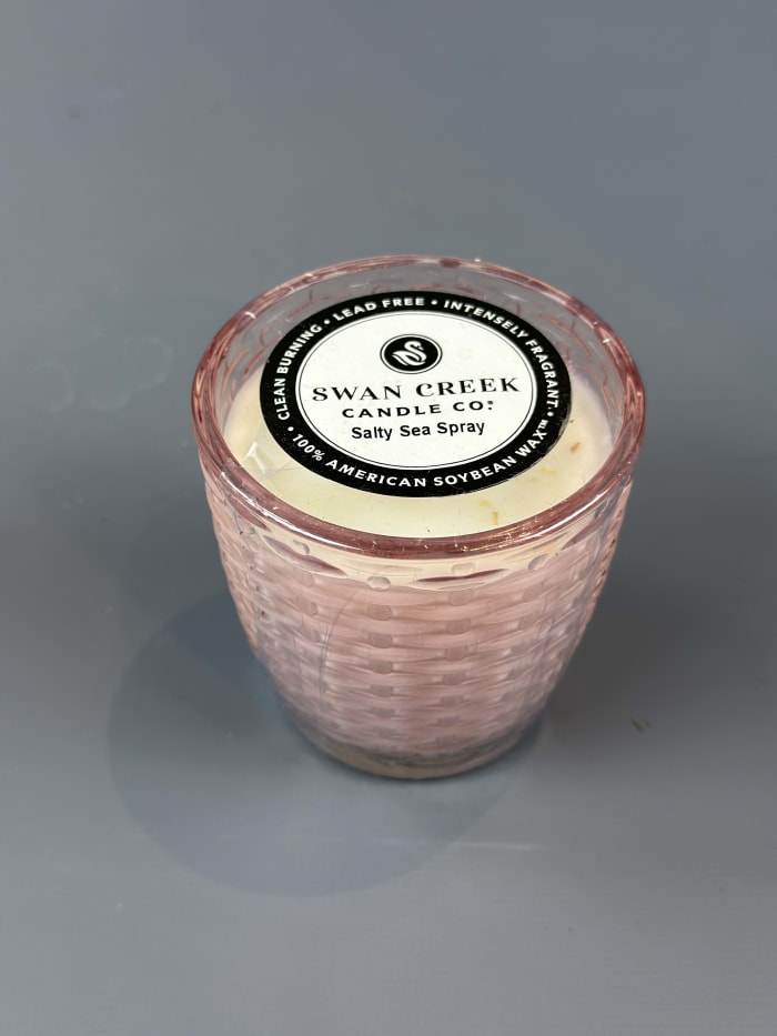 SWAN CREEK SALTY SEA SPRAY 4.5OZ CANDLE