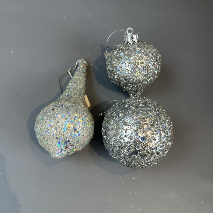 SILVER SEQUIN ASSORTED ORNAMENT