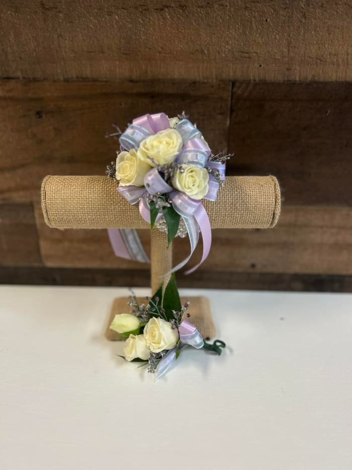 Corsage/Boutonnière- Pricing Varies