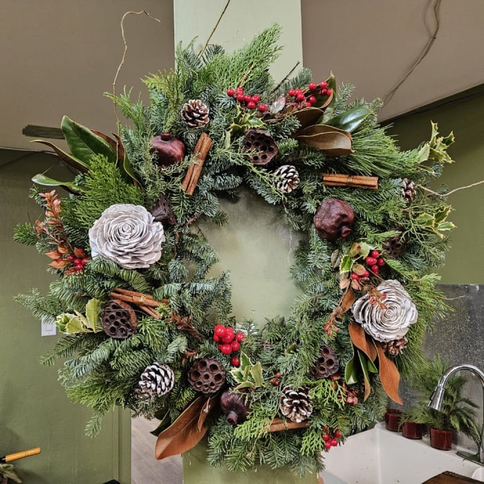 28" Noble Wreath