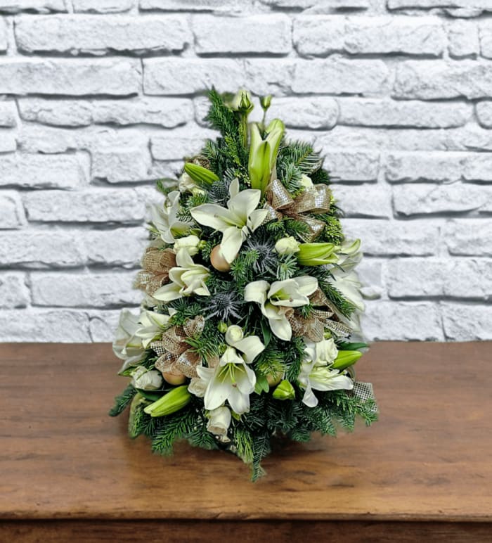ND-27 Arbolito de navidad de lirios, spary roses y eryngium