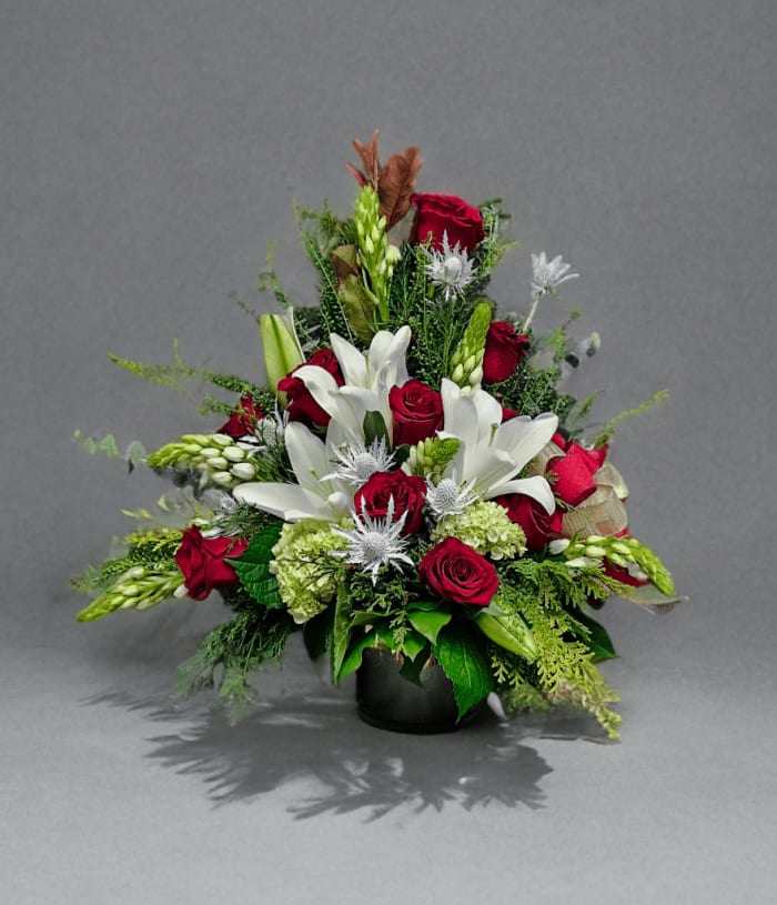 ND-29 Arreglo de rosas, lirios, hortensias, estrella de belén y eryngium