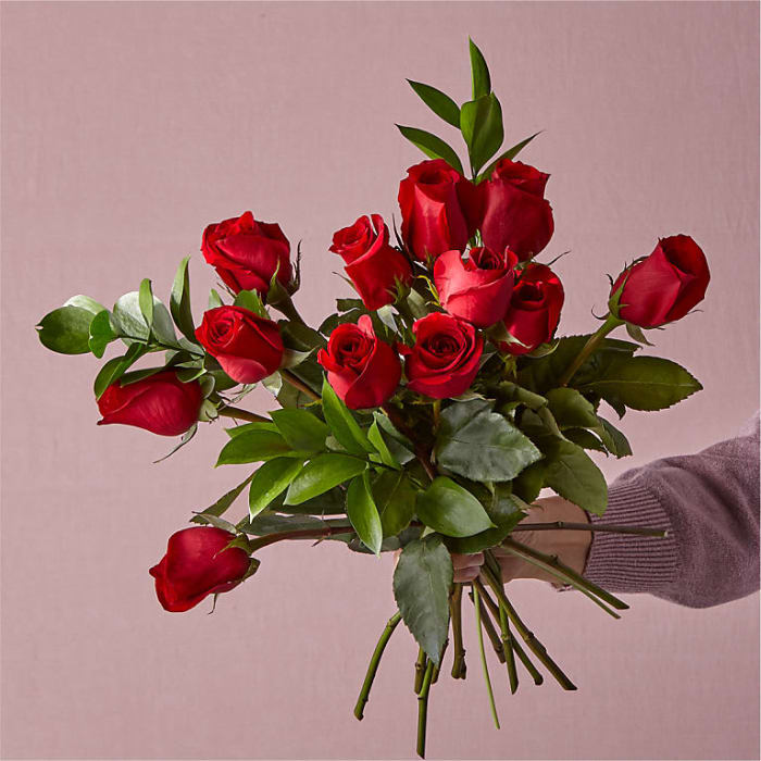 CLASSIC ROMANCE - PREMIUM RED ROSES WRAPPED BOUQUET