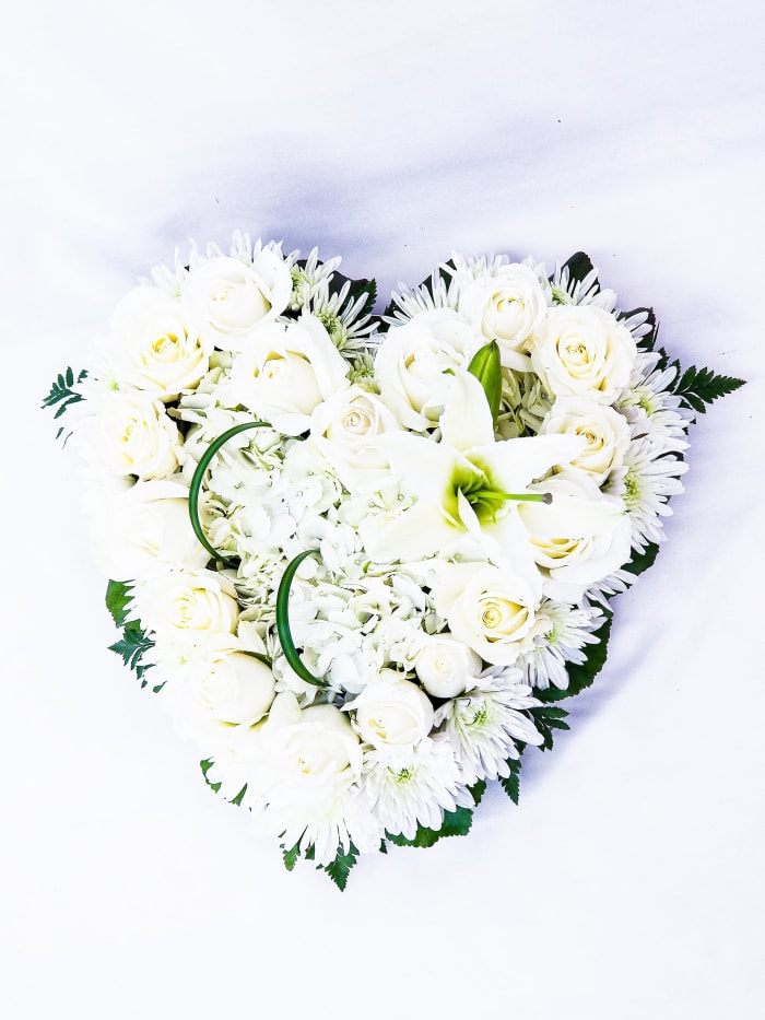 White Heart with Roses ~13 inch