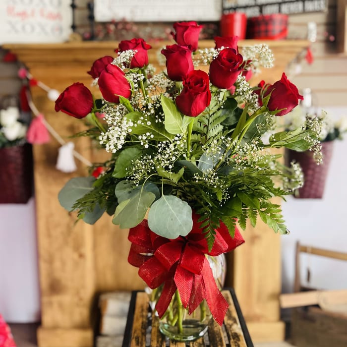 1.5 Dozen Red Roses in a vase