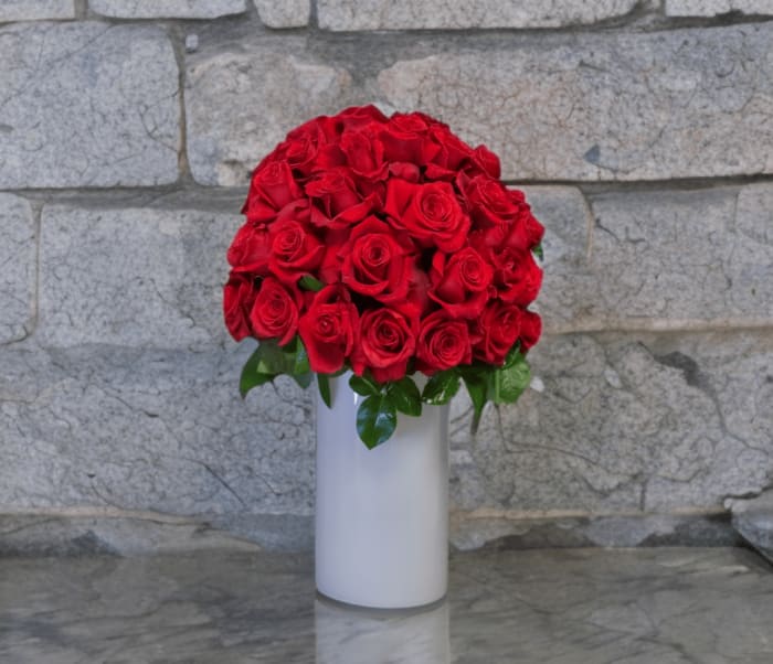 VD-27 Arreglo de cinco docenas de rosas