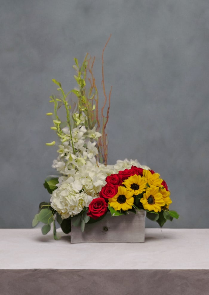 M-13 Arreglo de orquídeas, hortensias, rosas y girasoles