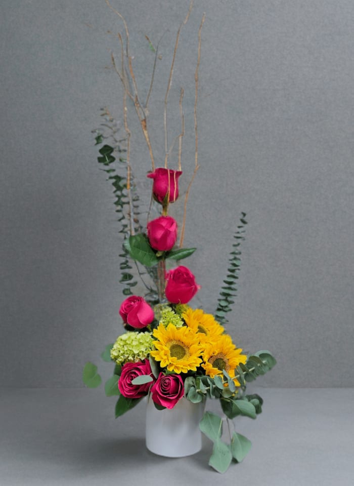 SV-7 Arreglo de rosas, hortensias y girasoles