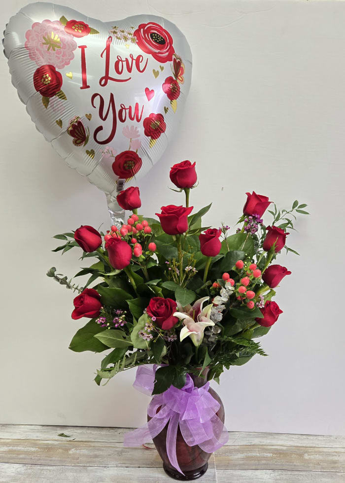 Super Deluxe Rose Arrangement with Balloon