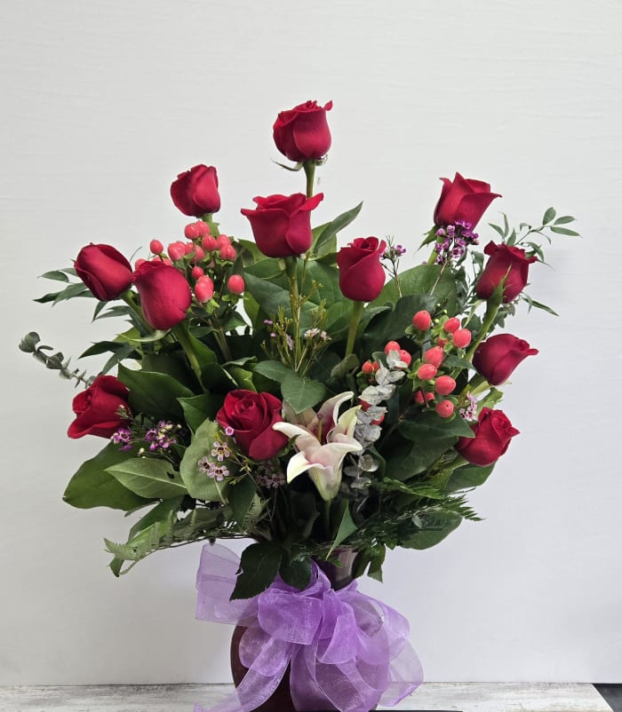 12 Rose Super Deluxe Vase