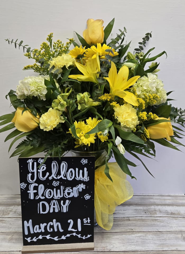 Super Deluxe Yellow Mixed Vase Arrangement