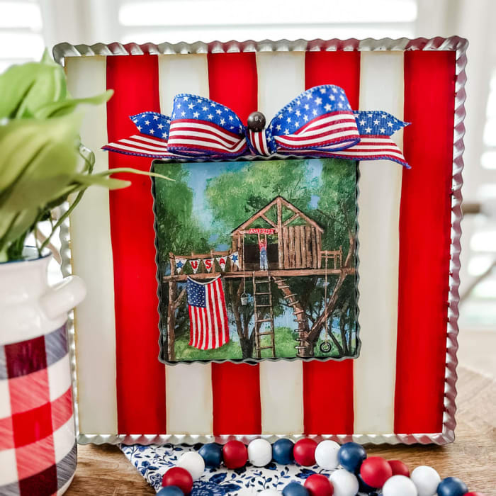 Mini Patriotic Treehouse