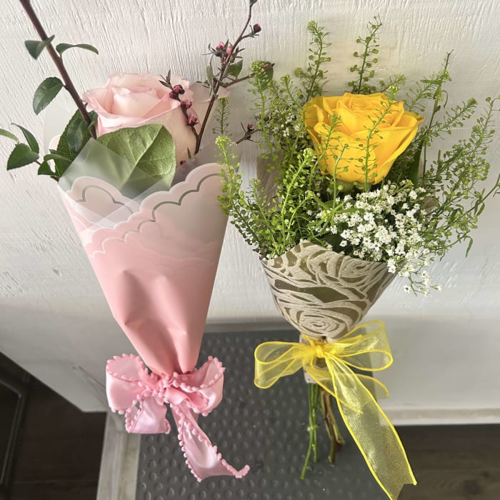 Single wrapped rose