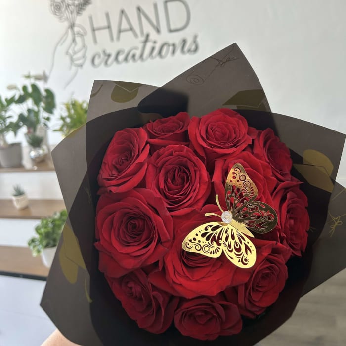 Dozen Red Rose Buchòn w/ Butterfly
