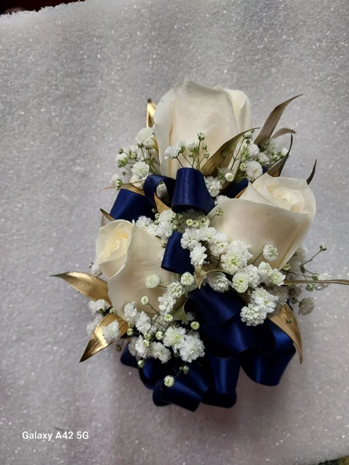 3 rose corsage