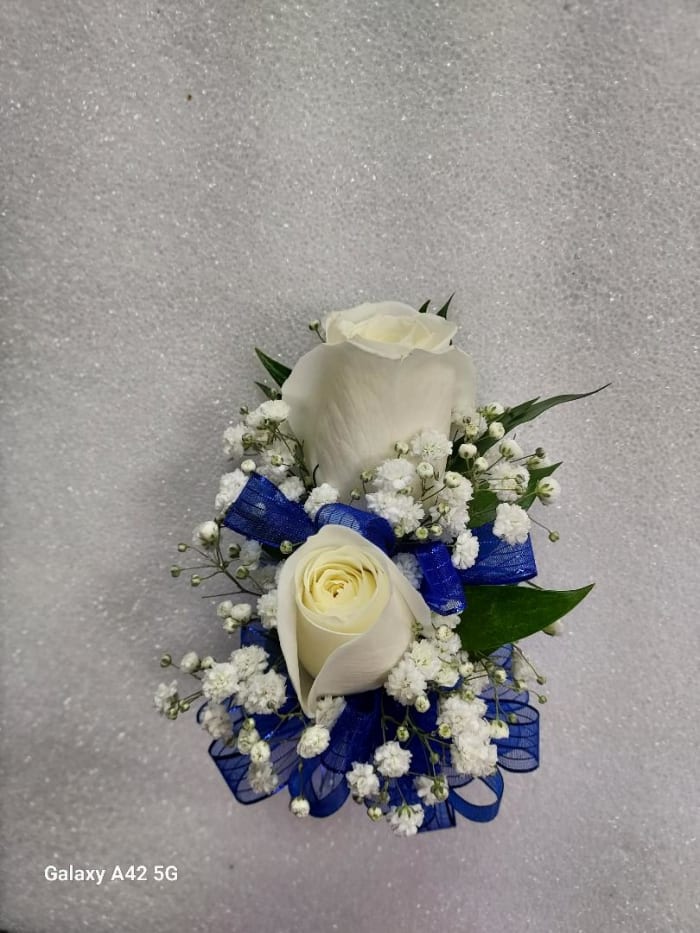 2 rose corsage