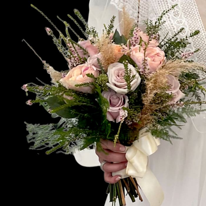 BLUSHING BRIDAL BOUQUET