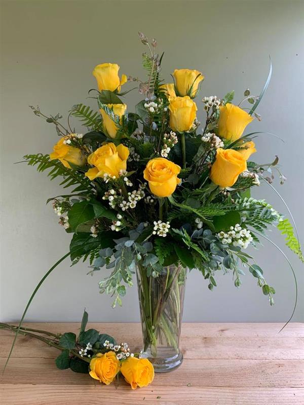 One Dozen Yellow Roses