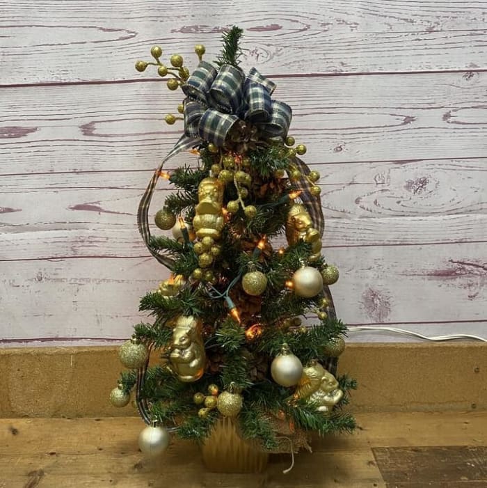 Nutty Noel Silk (Artificial) Christmas tree