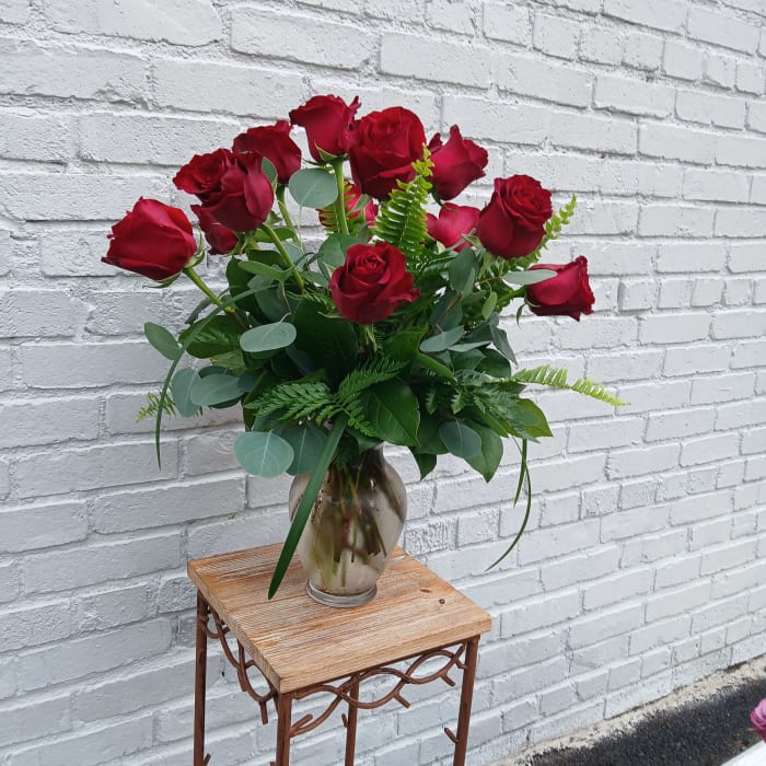 18 red roses