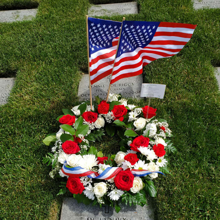 Memorial Wreath w Flags