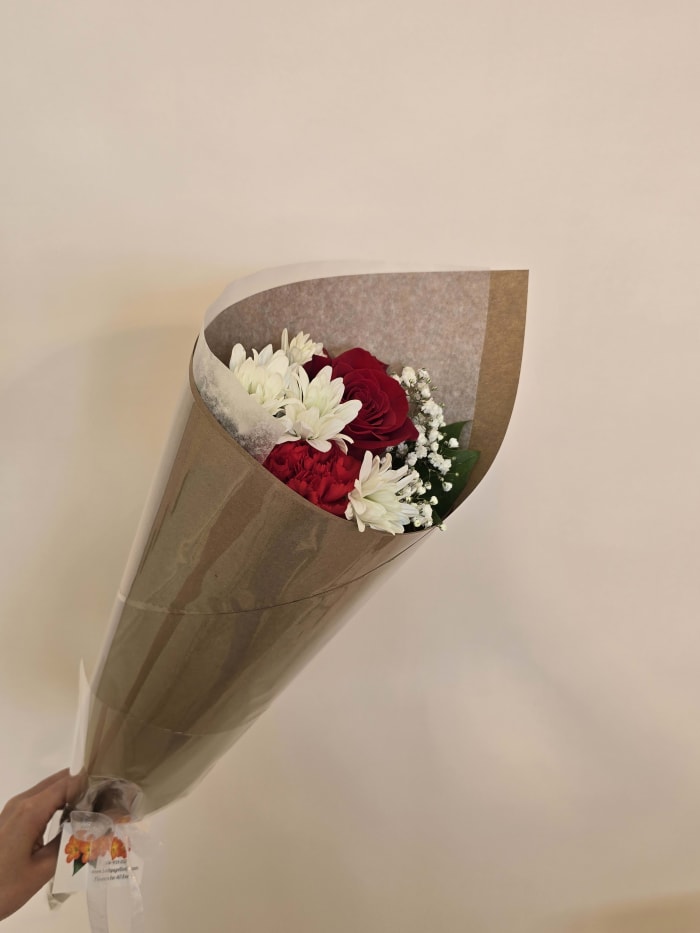 LITTLE RED & WHITE WRAPPED BOUQUET