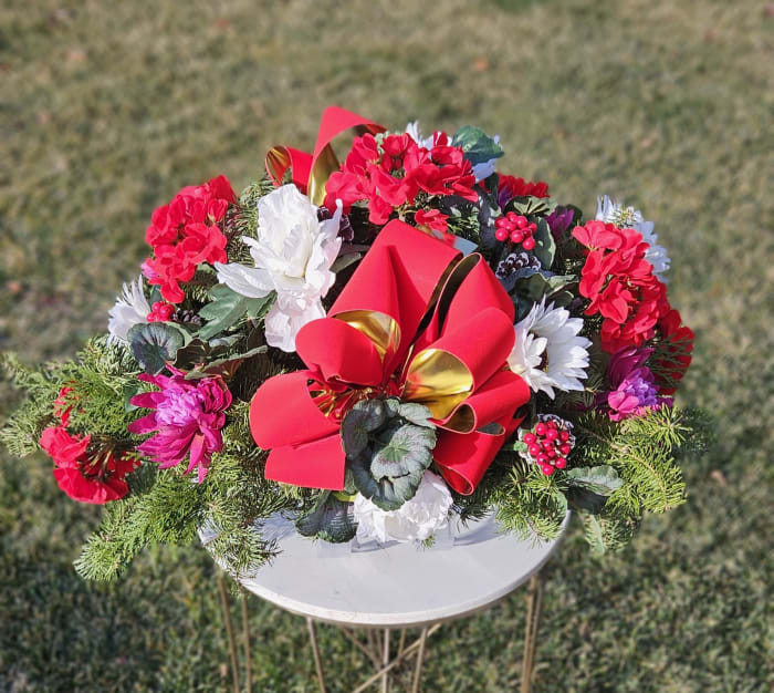 Seasonal Holiday Grave Topper