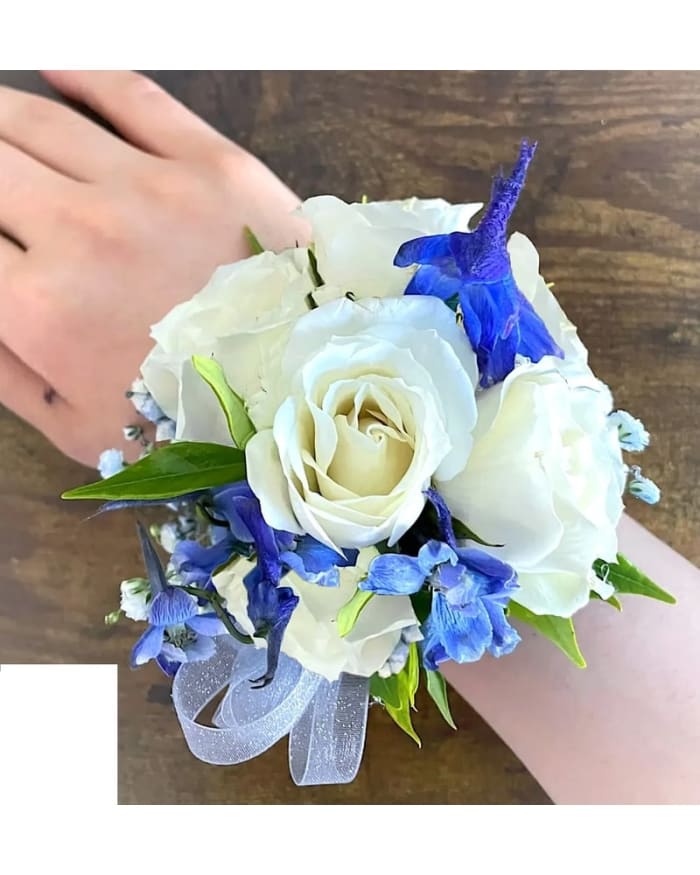 White and Blue Corsage and Boutonniere Set