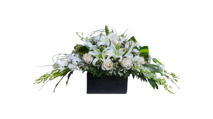 AU-3 Arreglo para urna de rosas, orquí­deas y lirios