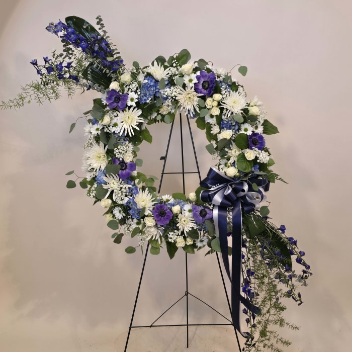 NAVY, BLUE & WHITE WREATH STAND