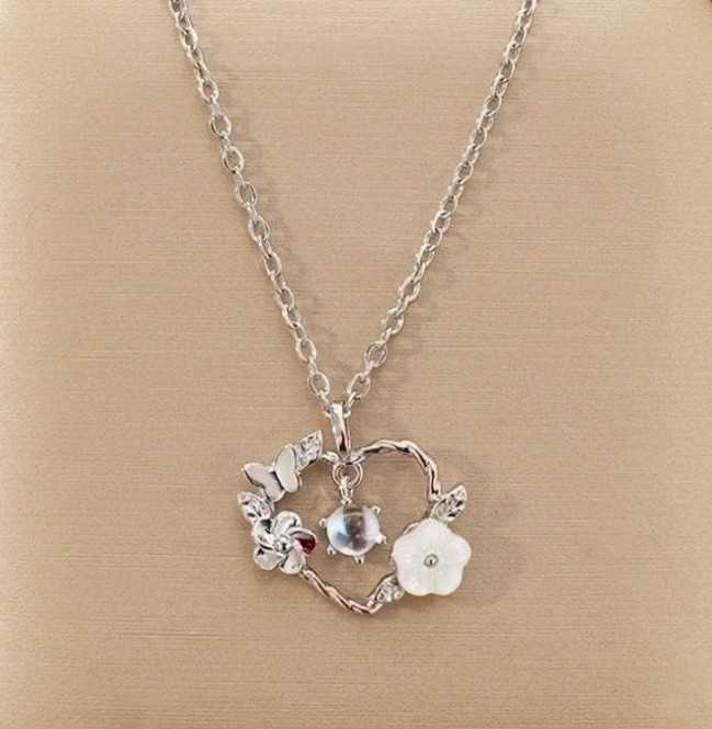 Heart Shape Flower Pendant Necklace