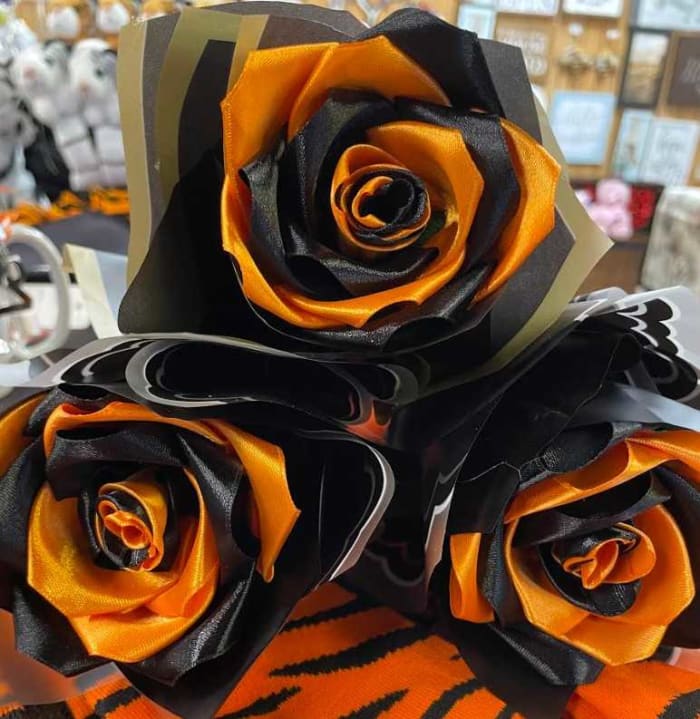 Single Tiger Eternal Roses
