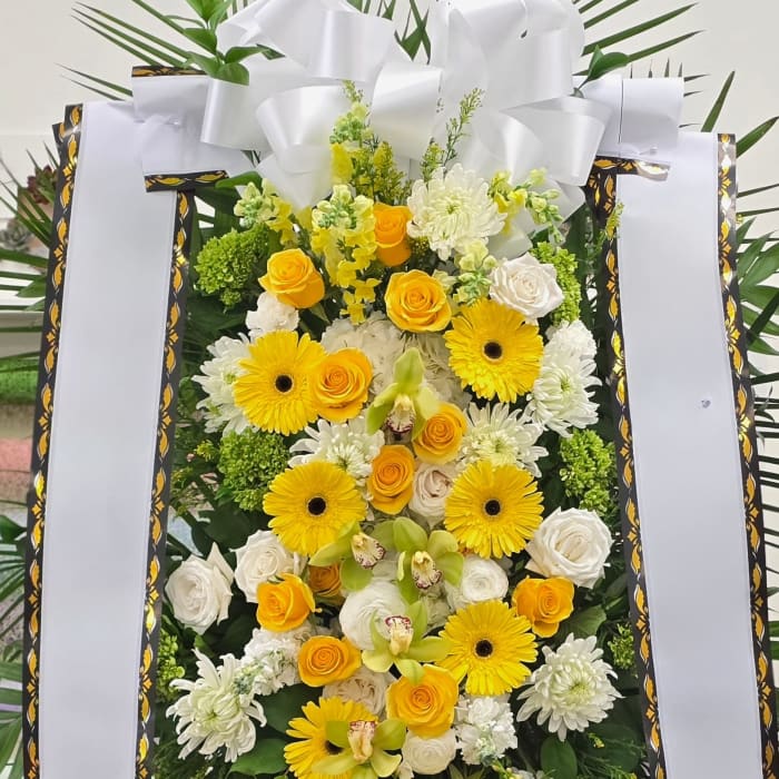 Vibrant Standing Spray