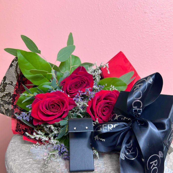 Three wrapped roses and Jewelry package