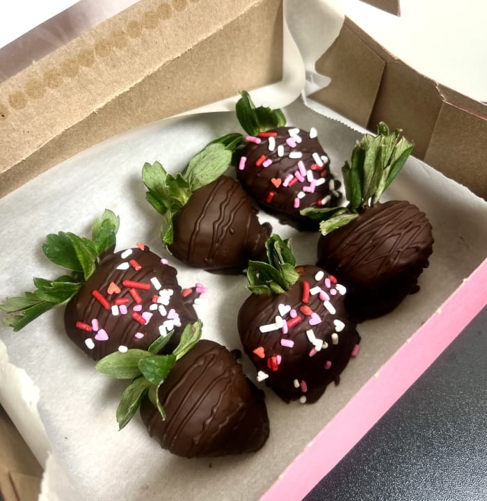 Chocolate Covered Strawberries (for Valentines pickup/delivery ONLY)