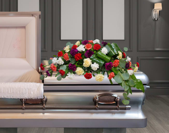 FCC-1 Casket cover de claveles con cinta impresa