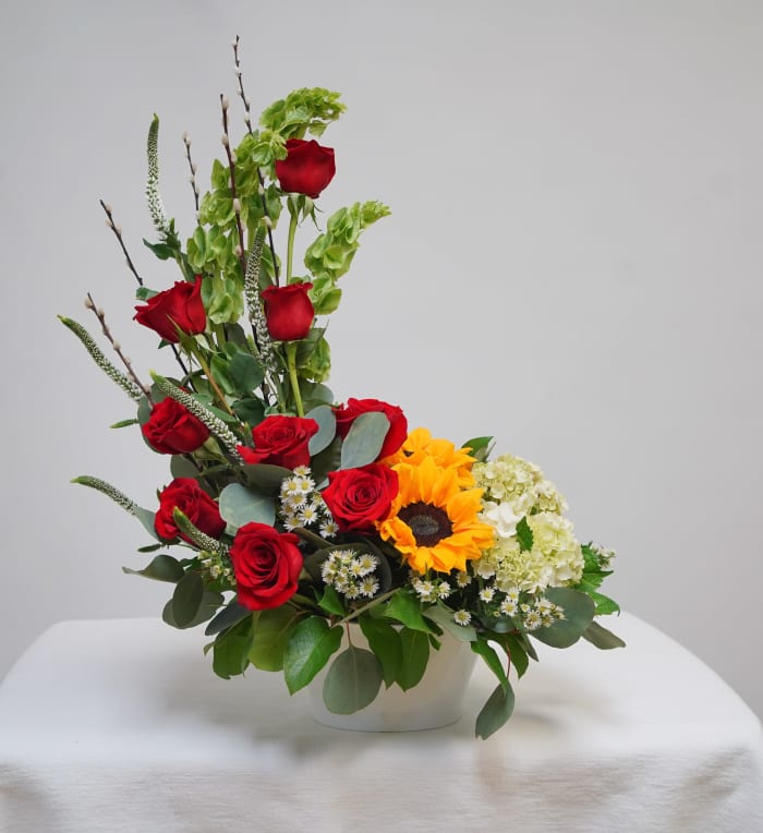 VA-11 Arreglo de rosas, girasoles, veronica y hortensias