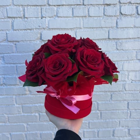 12 Red Rose Velvet Hat Box