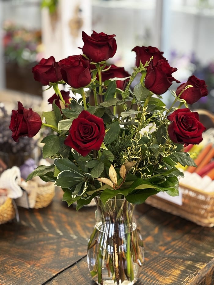 1 Dozen Columbian Roses