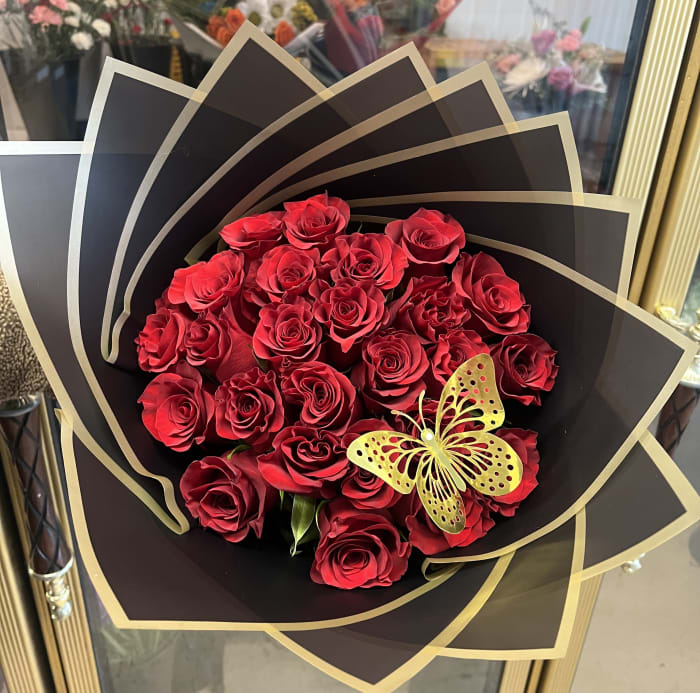 24 Beautiful Red Roses.