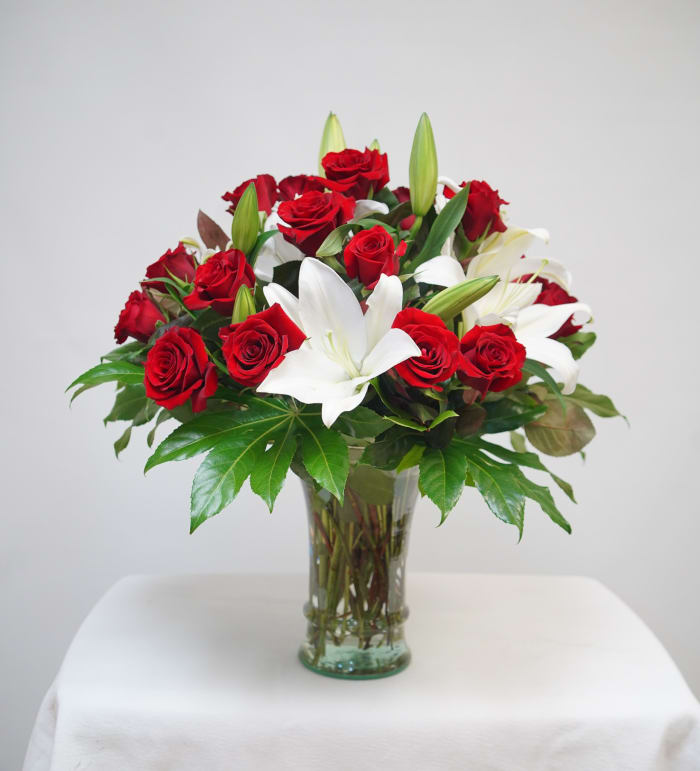 HA-16 Arreglo de rosas y lirios