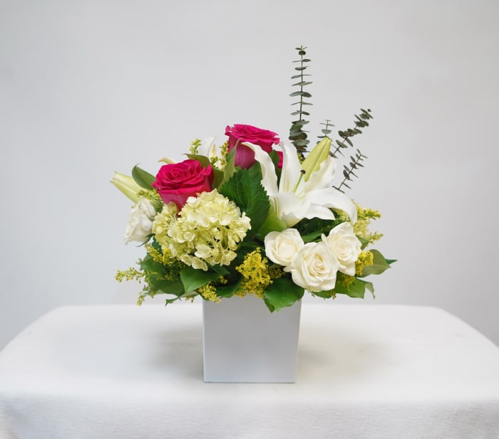 N-4 Arreglo de rosas, lirios, hortensia y spray roses