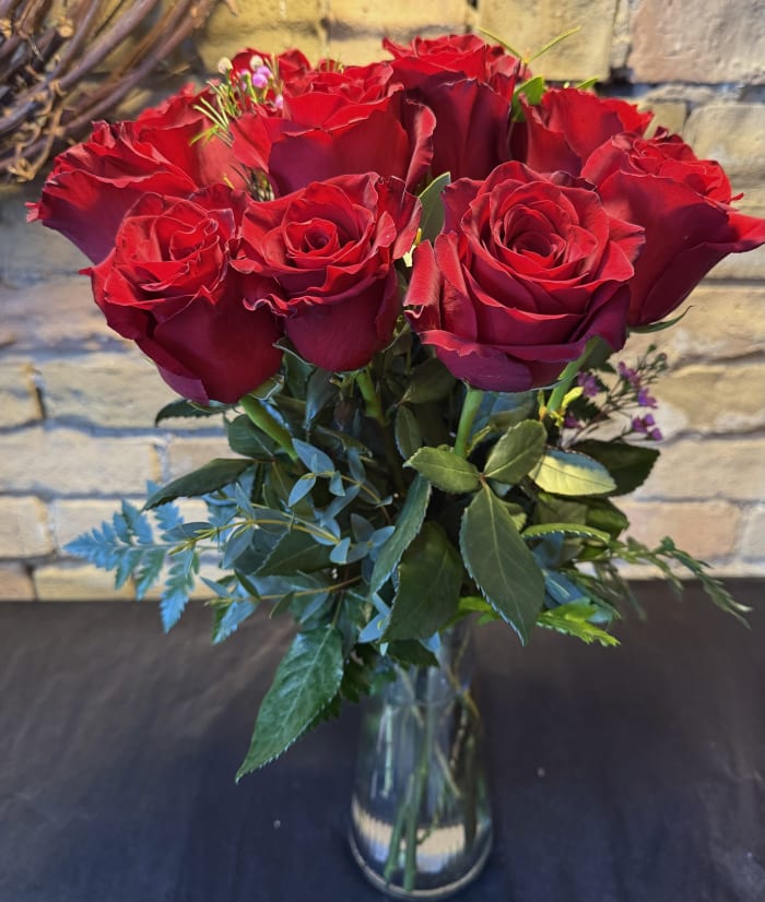 12 Premium long stem Red Roses in a vase