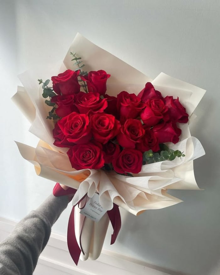 18 Red Roses Bouquet
