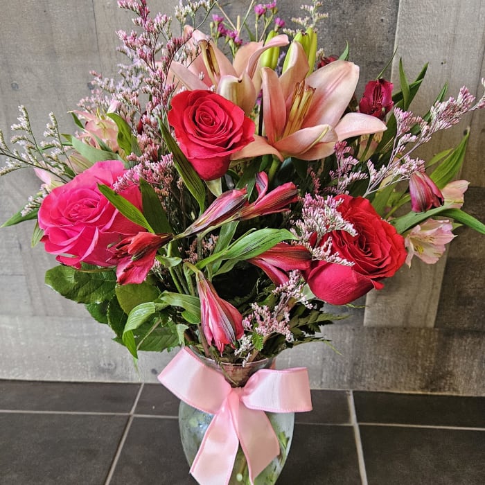 The Romantic Mix Arrangement in Vase